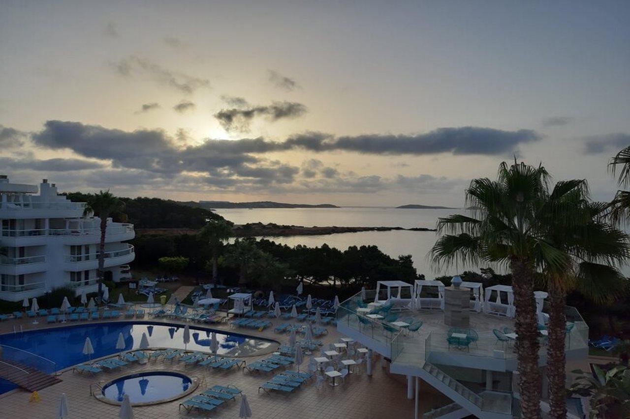 Aparthotel Tropic Garden Santa Eularia des Riu Dış mekan fotoğraf