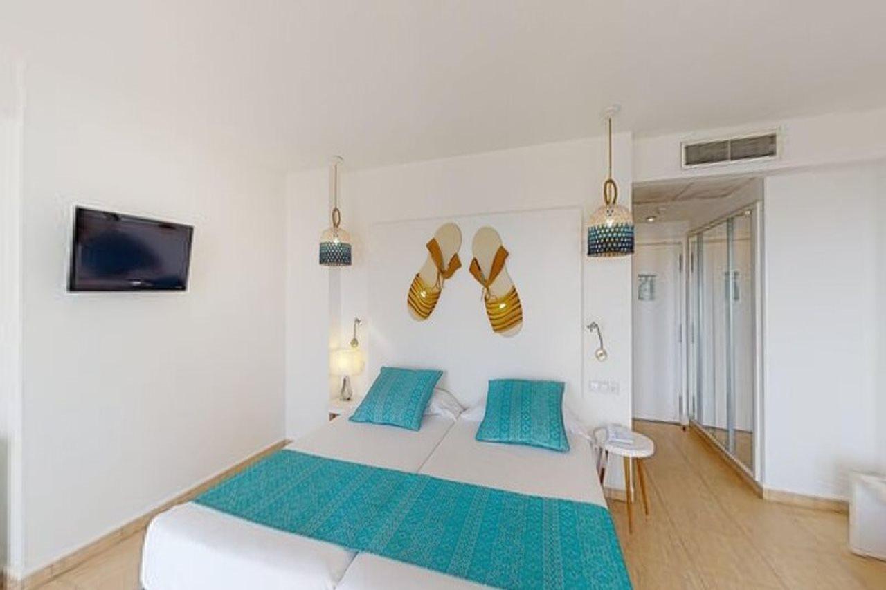 Aparthotel Tropic Garden Santa Eularia des Riu Dış mekan fotoğraf